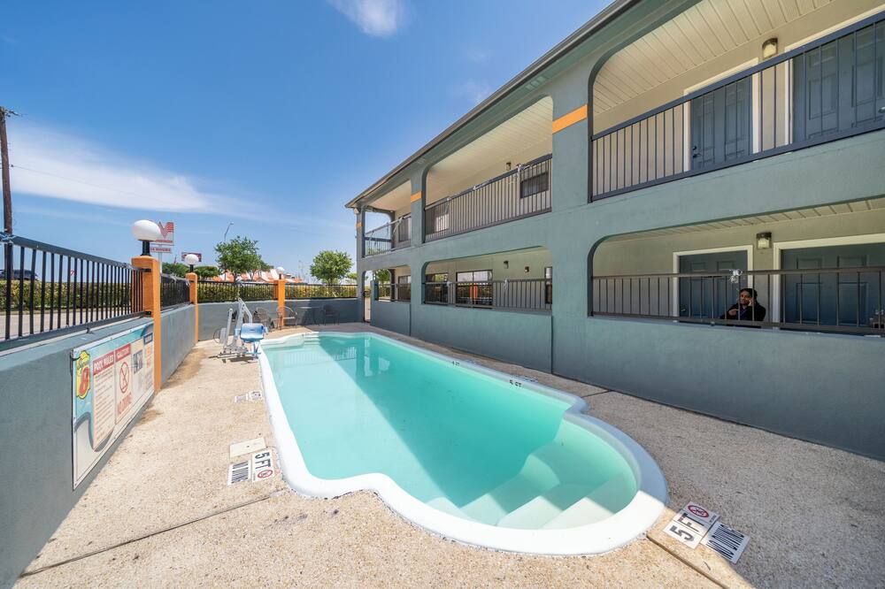 בריכה תמונה