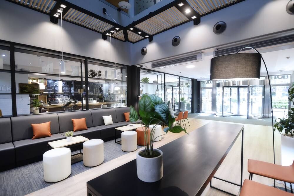 כניסה למלון תמונה