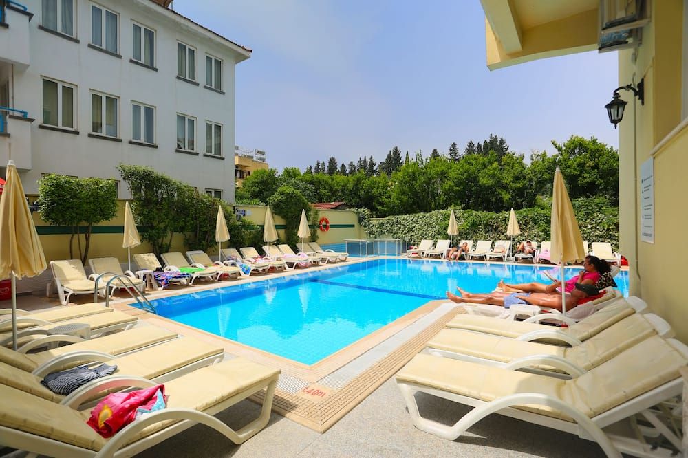 בריכה תמונה