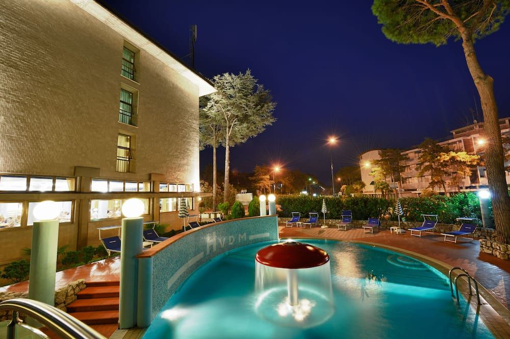 בריכה תמונה