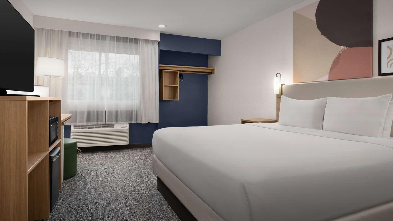 La Quinta Inn & Suites by Wyndham San Jose Airport
