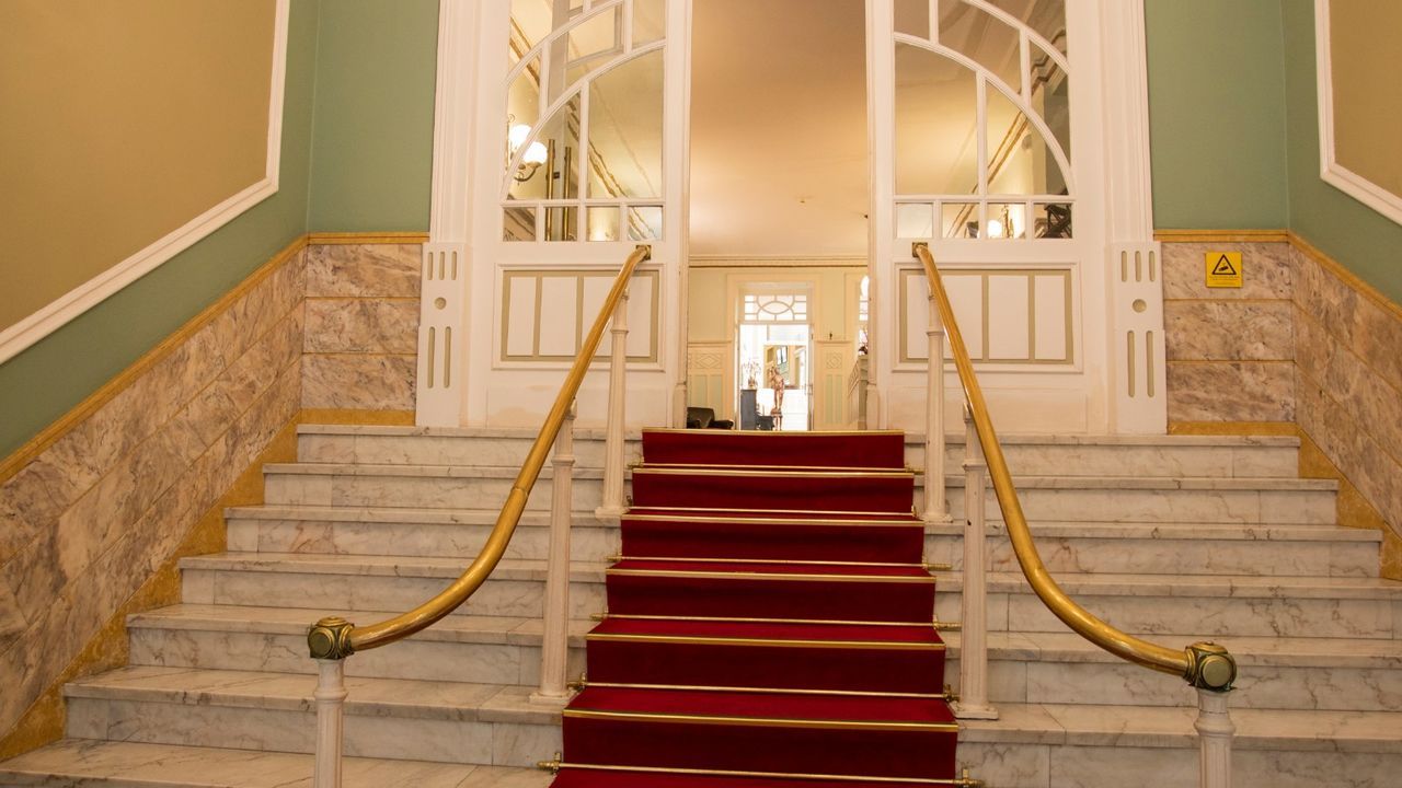 כניסה למלון