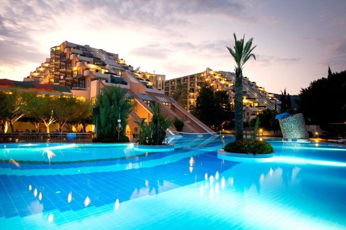 בריכה תמונה