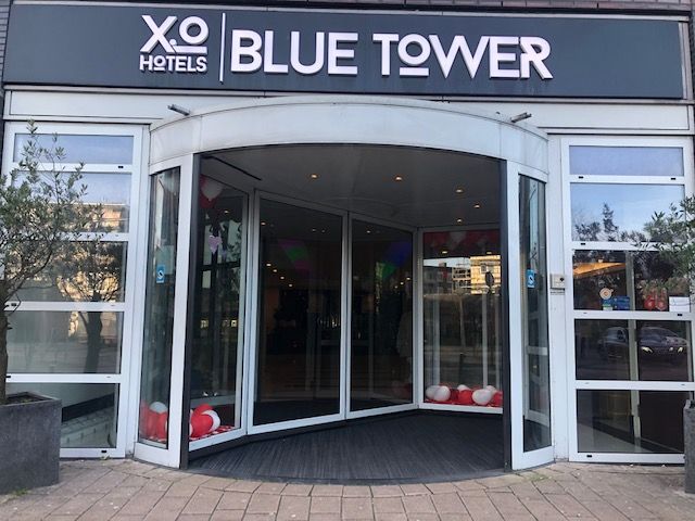 כניסה למלון