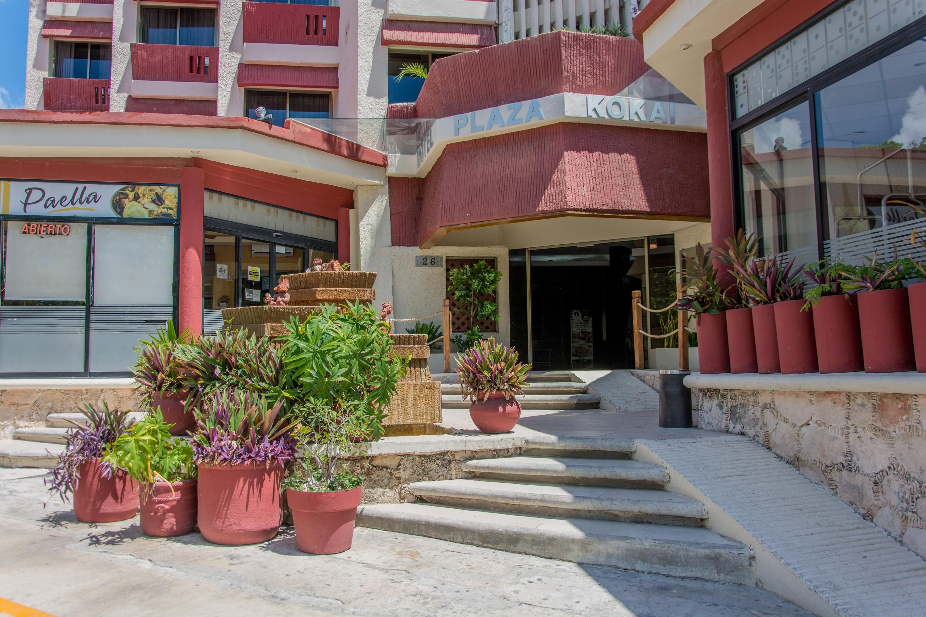 כניסה למלון