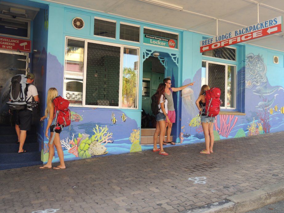 כניסה למלון