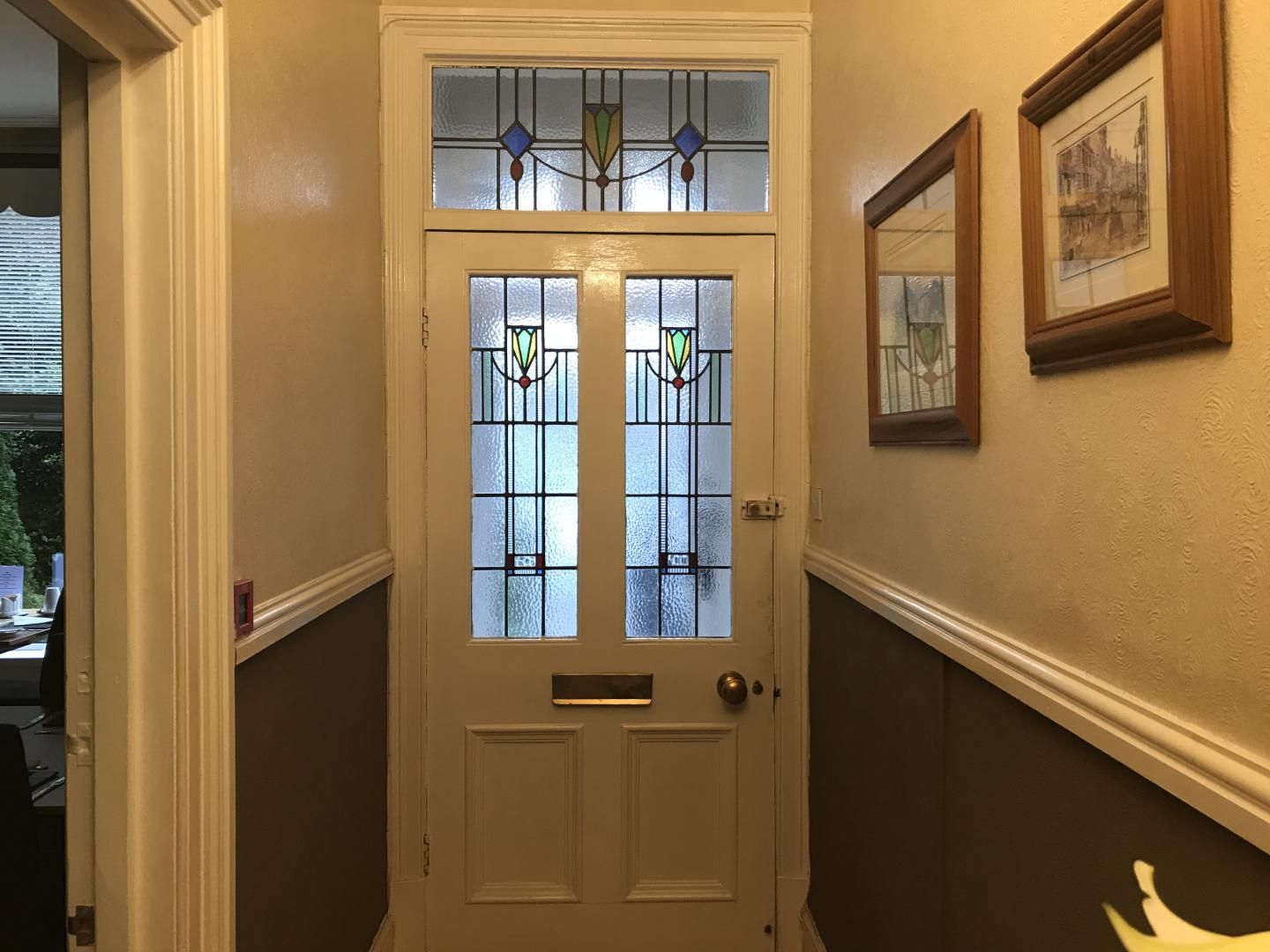 כניסה למלון