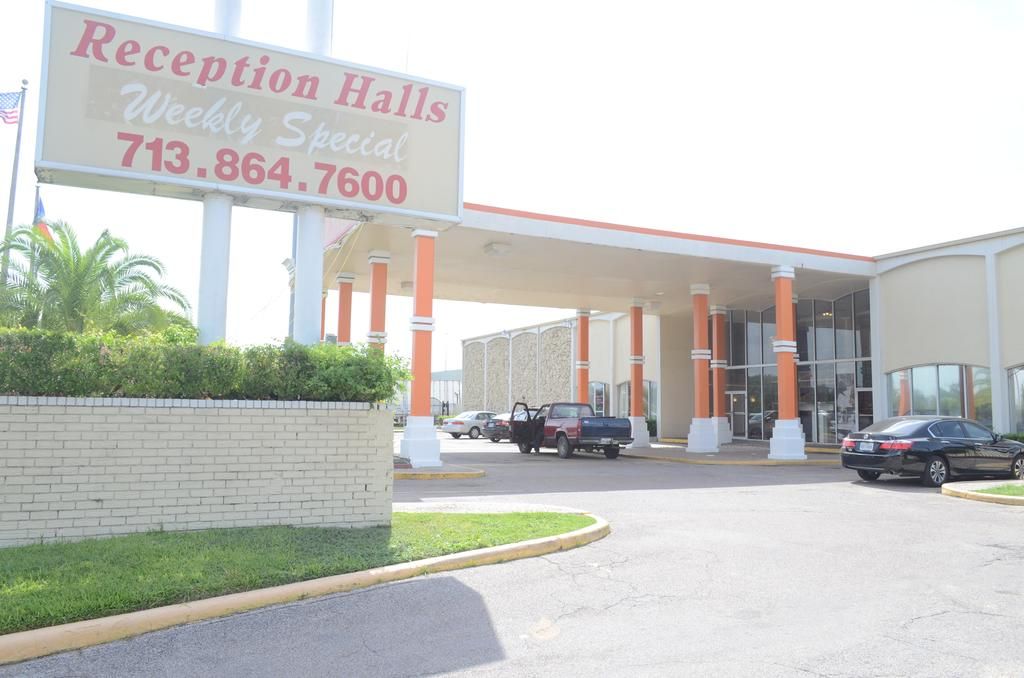 כניסה למלון