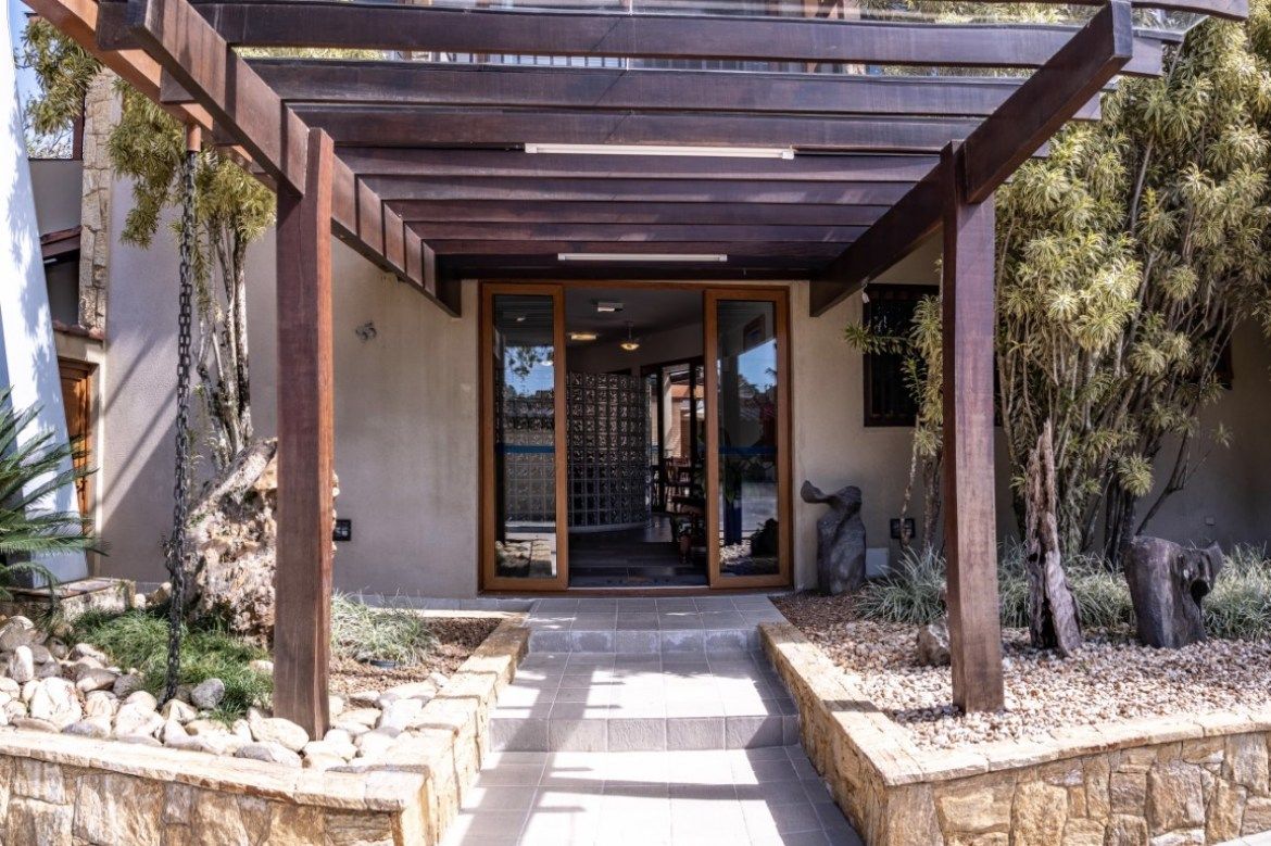 כניסה למלון