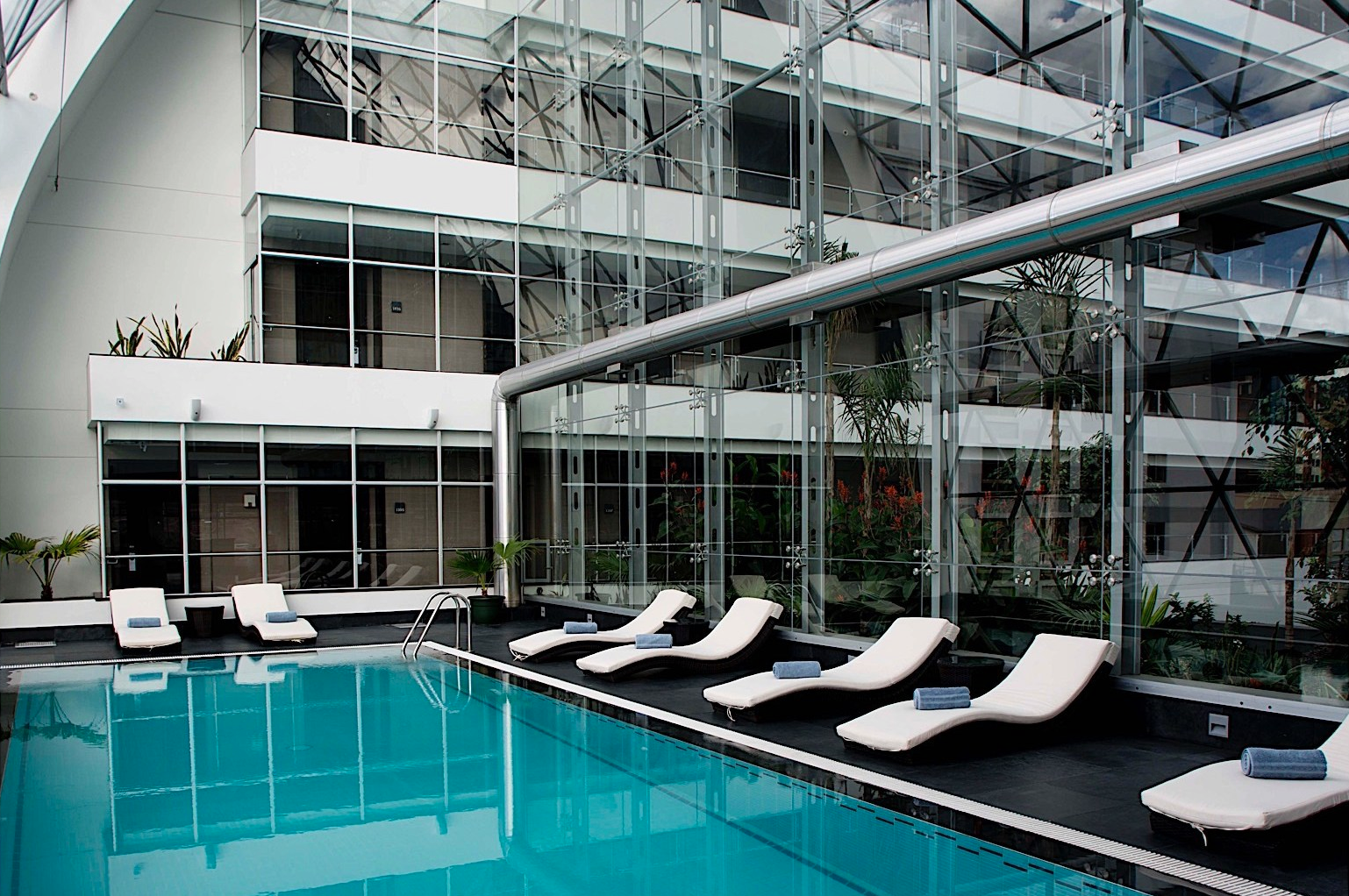 בריכה תמונה