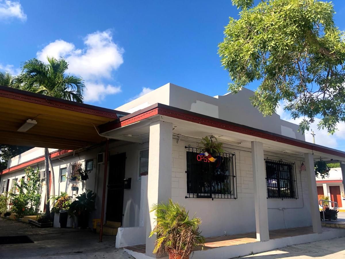 כניסה למלון