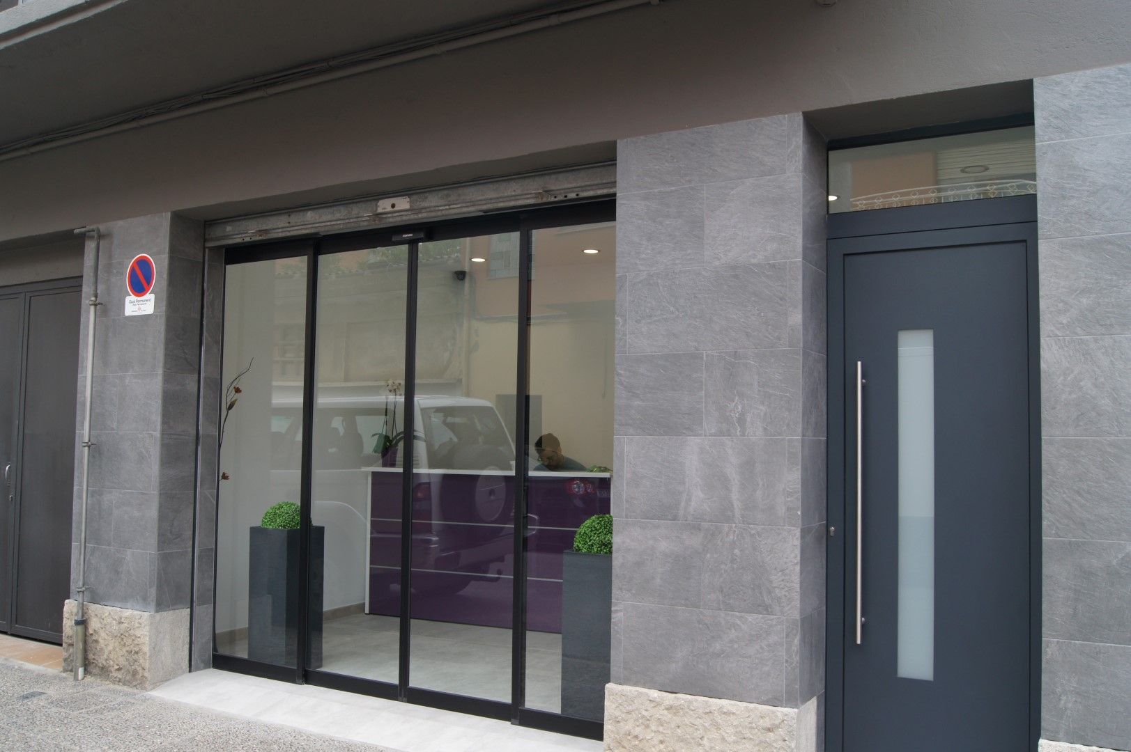 כניסה למלון