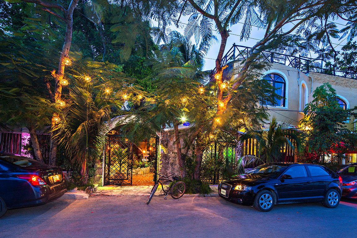 כניסה למלון