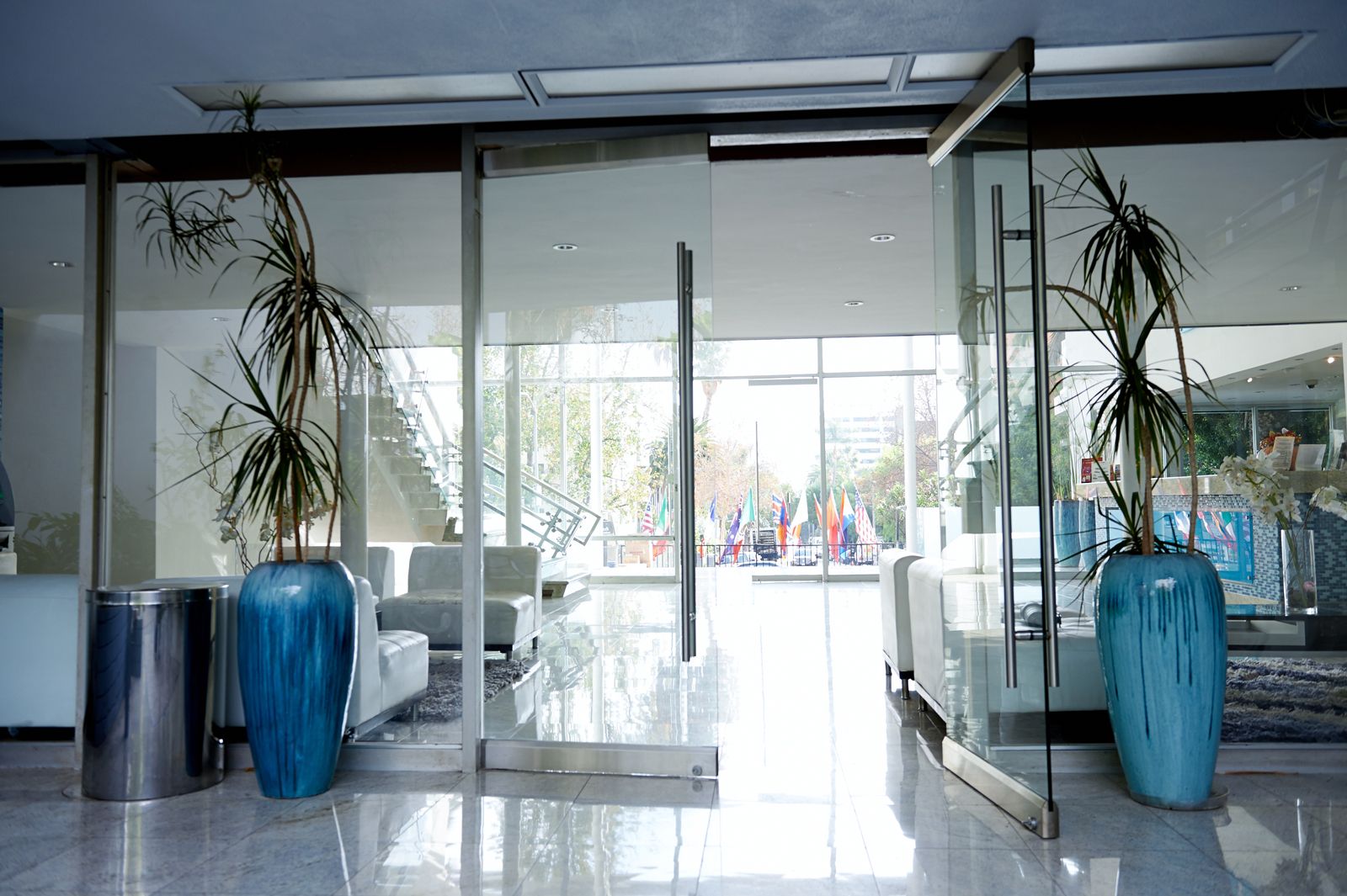 כניסה למלון